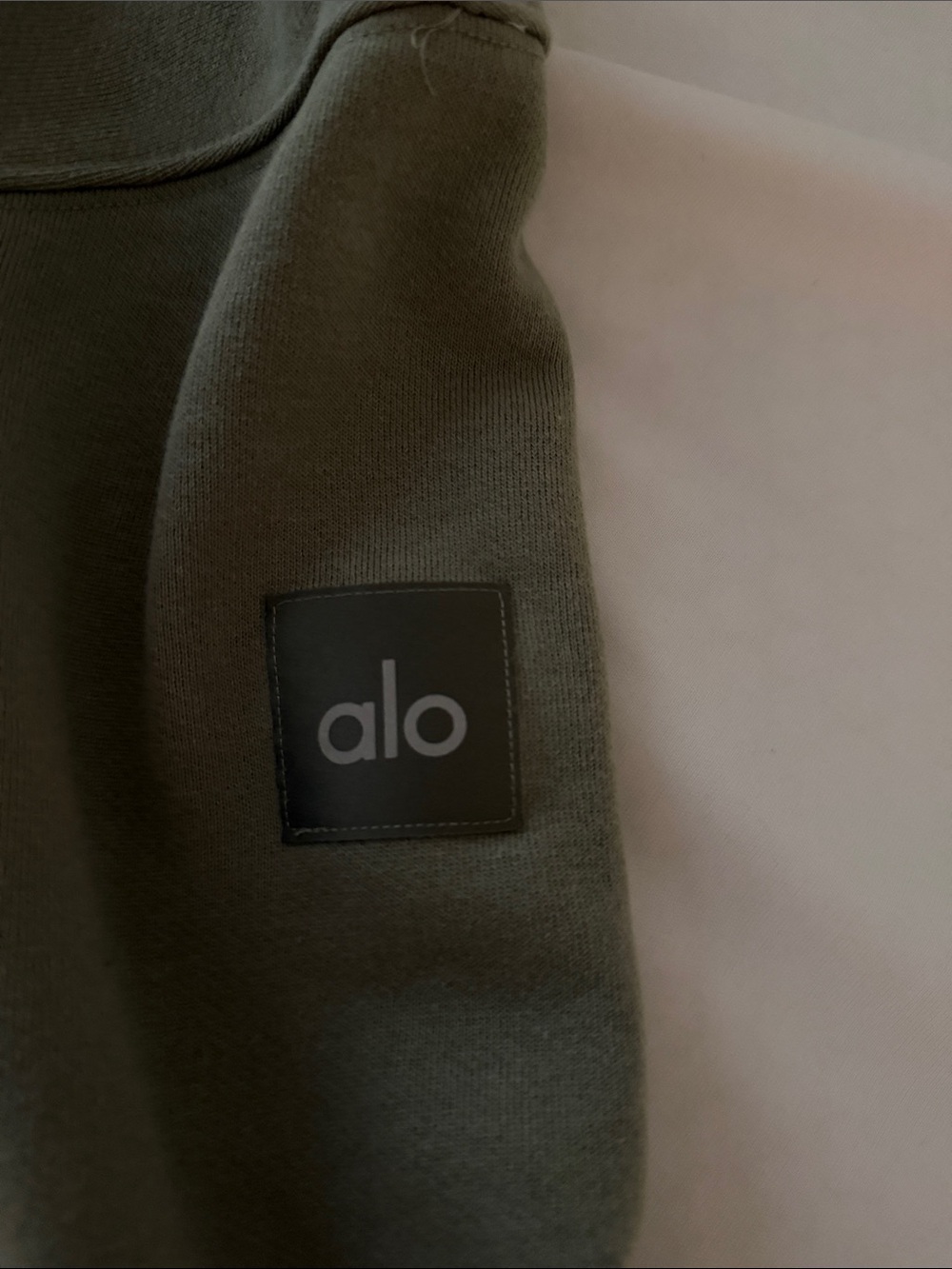 ALO Yoga Two-Tone Olive Green Hoodie & Joggers Set. Only been worn once size Med - Picture 3 of 5